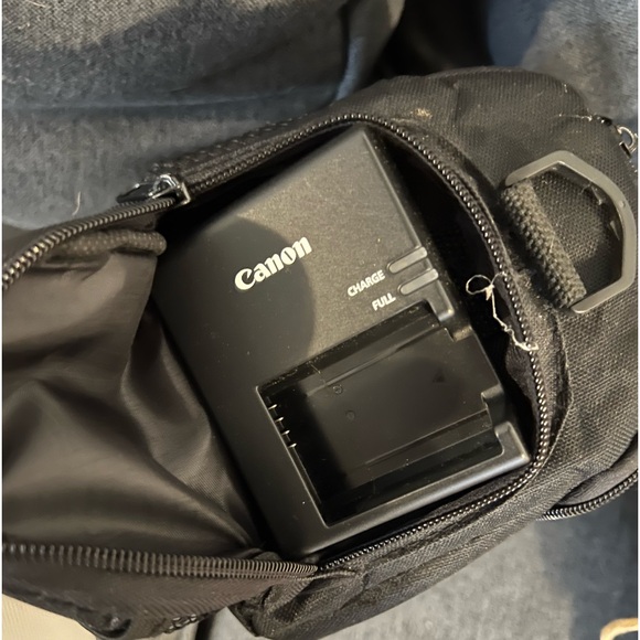 CANON REBEL T3 WITH CHARGER & CAMERA BAG - Picture 4 of 4